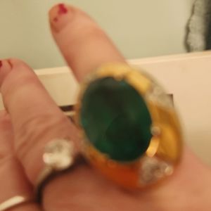 Like New Beautiful Emerald ring